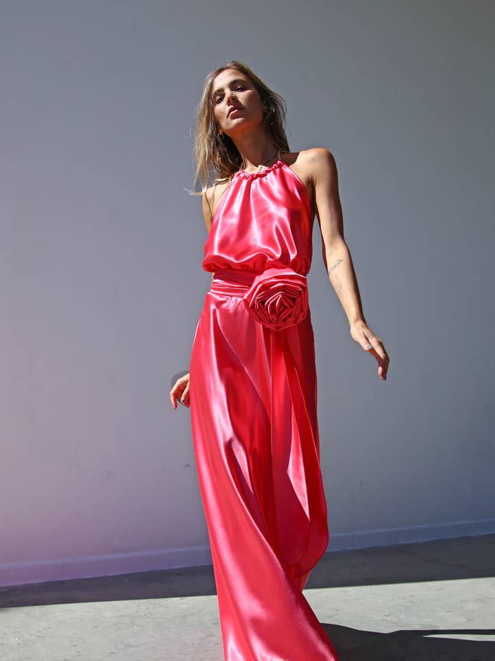 P3173 ABITO AMERICANA SVASATO CON CINTURA E CATENA CORALLO per la vendita all'ingrosso da parte di Moqette