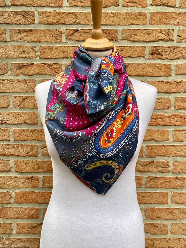 CUADRADO SIENA - 90% MODAL / 10% SEDA para venta al por mayor de DIWALI PARIS