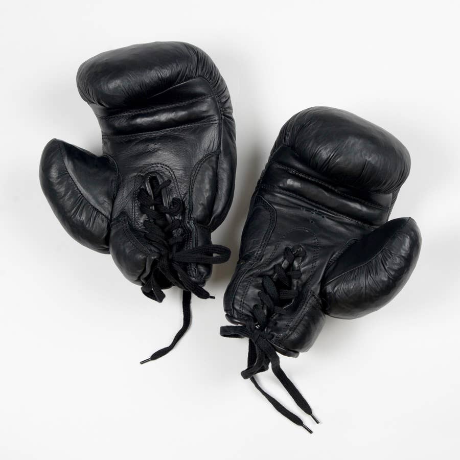 John Woodbridge Makers - Wholesale Decorative Tabletop Object - VINTAGE LEATHER BOXING GLOVES 192014