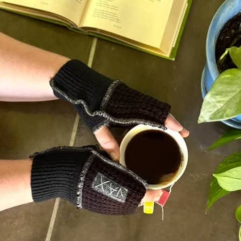 Jax Upcycled - Wholesale Gloves - Women's - Upcycled Unisex Fingerless Gloves Solid Black Color