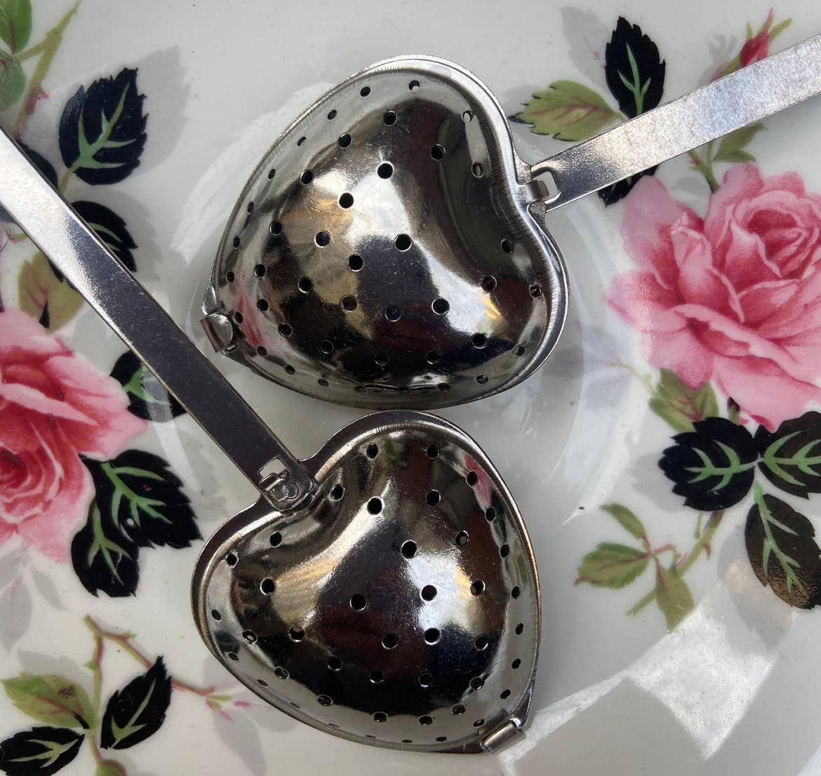 Divine Balance Co. - Wholesale Tea Strainer/Infuser - Heart Shaped Tea Infuser3