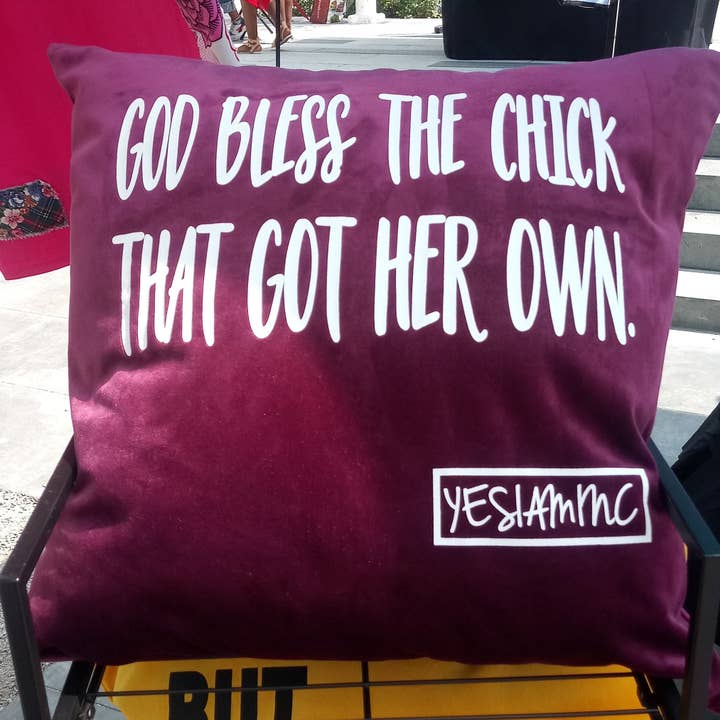 Coussin d'accent béni pour la vente par Yes I Am Clothing