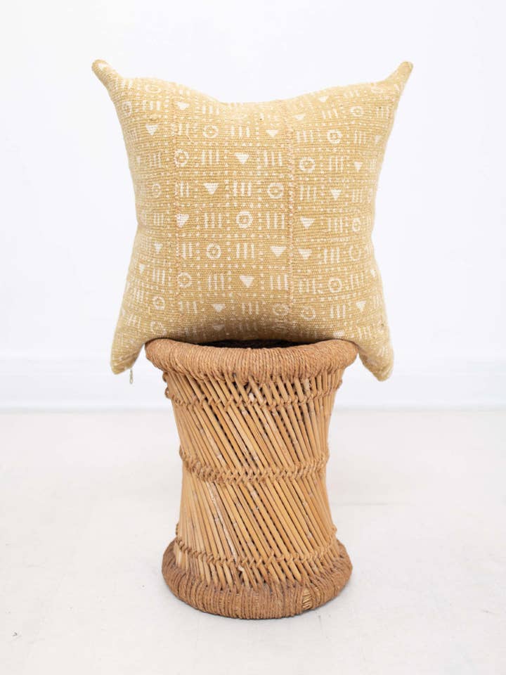 Light Mustard Mustard Kissen 103 für den Großhandel von DK Renewal