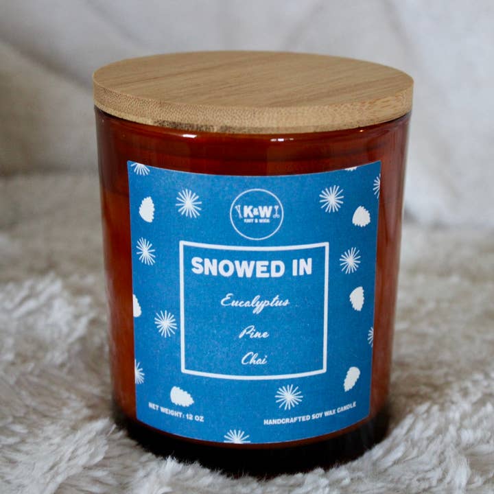 Bougie en verre de 12 oz Snowed-In pour la vente par Knit & Wick