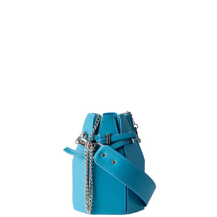 Poni in blauem Leder für den Großhandel von veni morgan