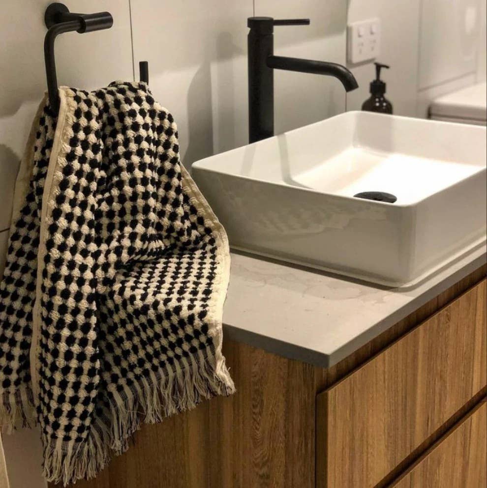 Buld&Co. - Vente Serviettes de bain - Serviette turque à pompons tissée main, motif bulles, grande et petite taille avec franges4