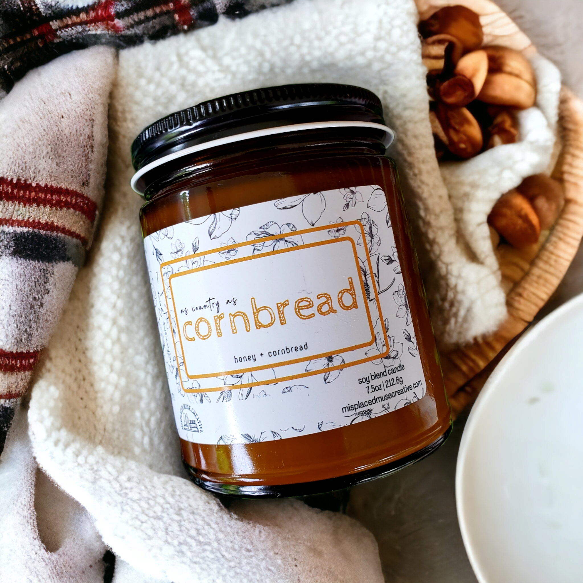 Misplaced Muse Creative - Vente Bougie en bocal - Bougie de soja As Country As Cornbread (parfum de pain de maïs au miel)5