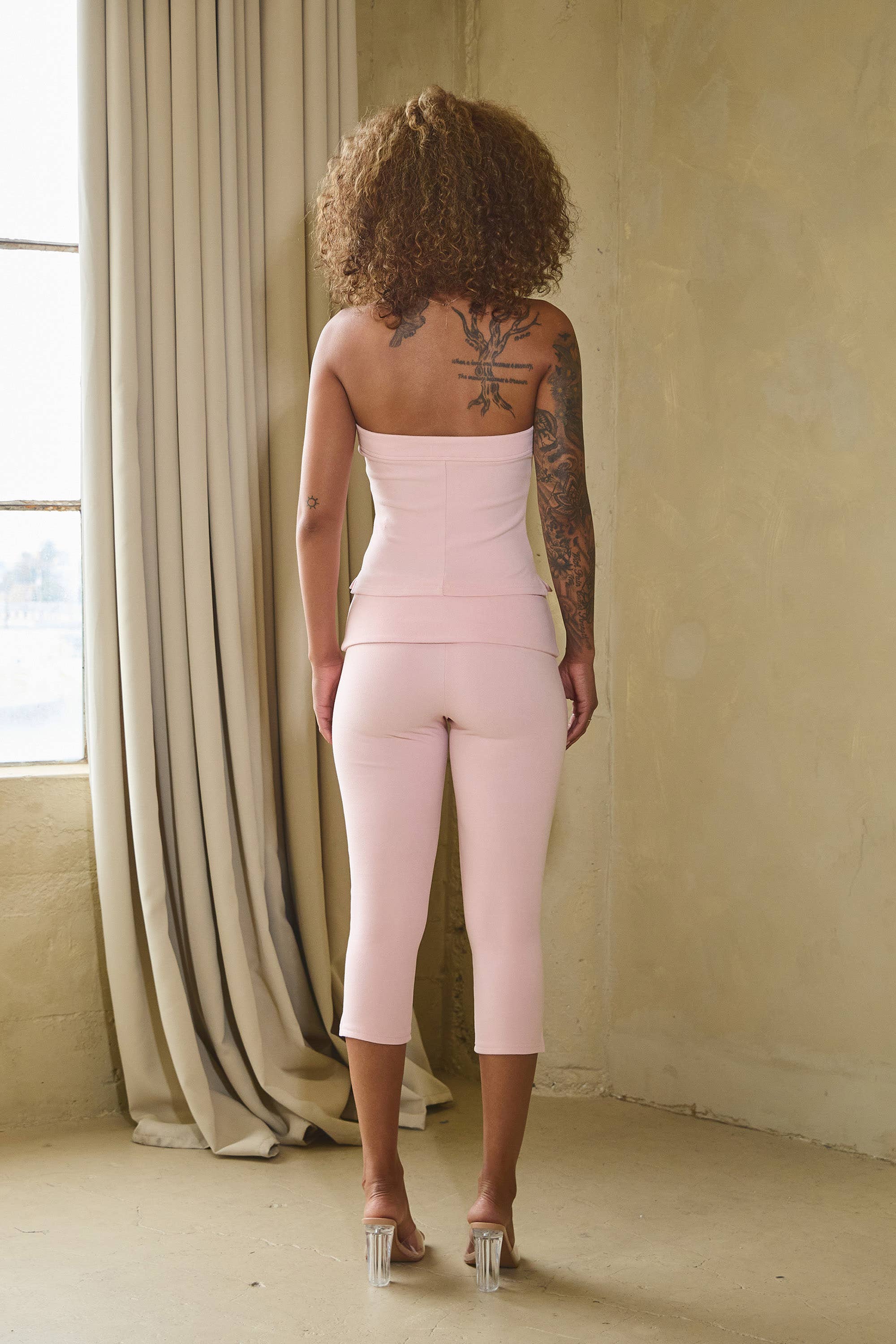 No Vacancy - Vente Ensemble de vêtements d'intérieur – femme - Ensemble ultra doux en jersey double face : haut tube et capri7