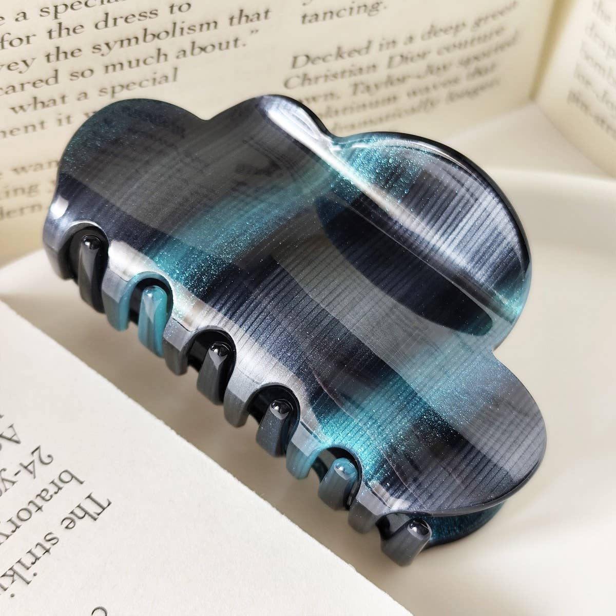 ACCITY - Wholesale Hair Clip - Women's - Elegant Cloud Hair Claw – Stylish Updo Clip_CWAHA072484