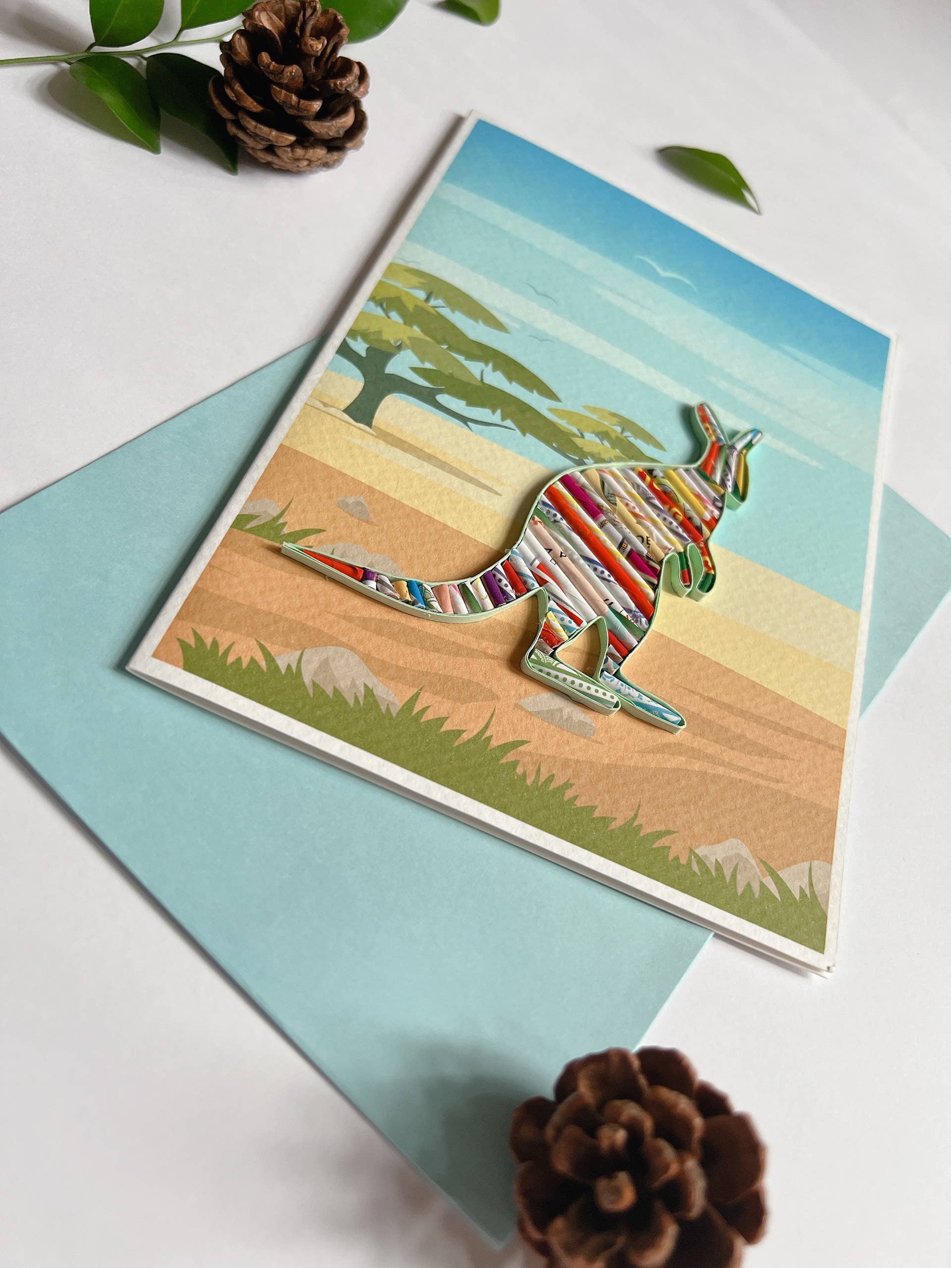 Loving Nature - Vendita all'ingrosso Biglietti di auguri generici - Biglietto di carta arrotolato a forma di canguro realizzato a mano da una rivista riciclata3