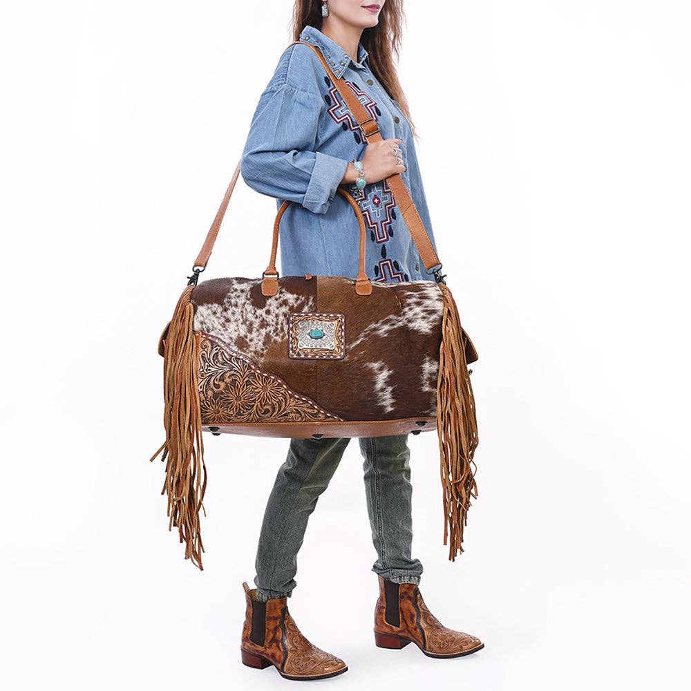 LS Western – Großhandel Weekender-Tasche – Damen – ADBG608 Haar-auf-Haut Rindsleder Reisetasche mit geprägtem Leder & Fransen Western Weekender mit Türkis Concho2