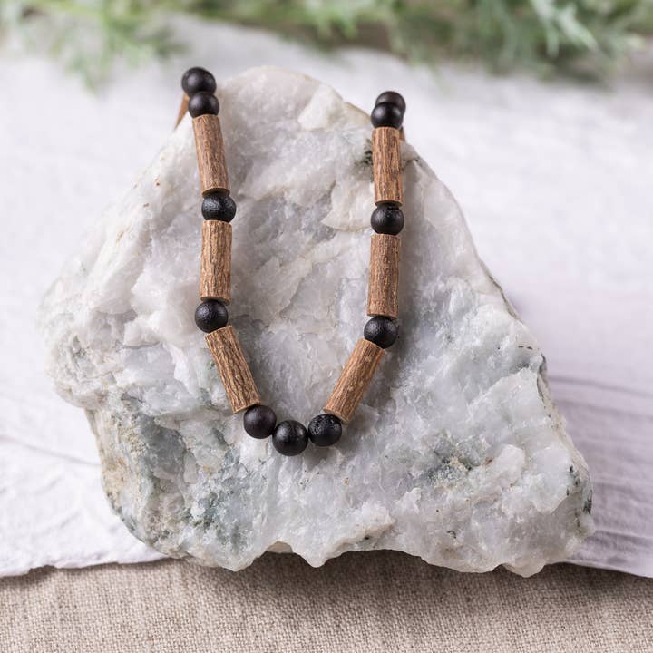 R.B. Amber Jewelry – wholesale Pärlband/Pärlhalsband – Vuxna | Rå körsbärsbärnsten + hasselträ halsband
