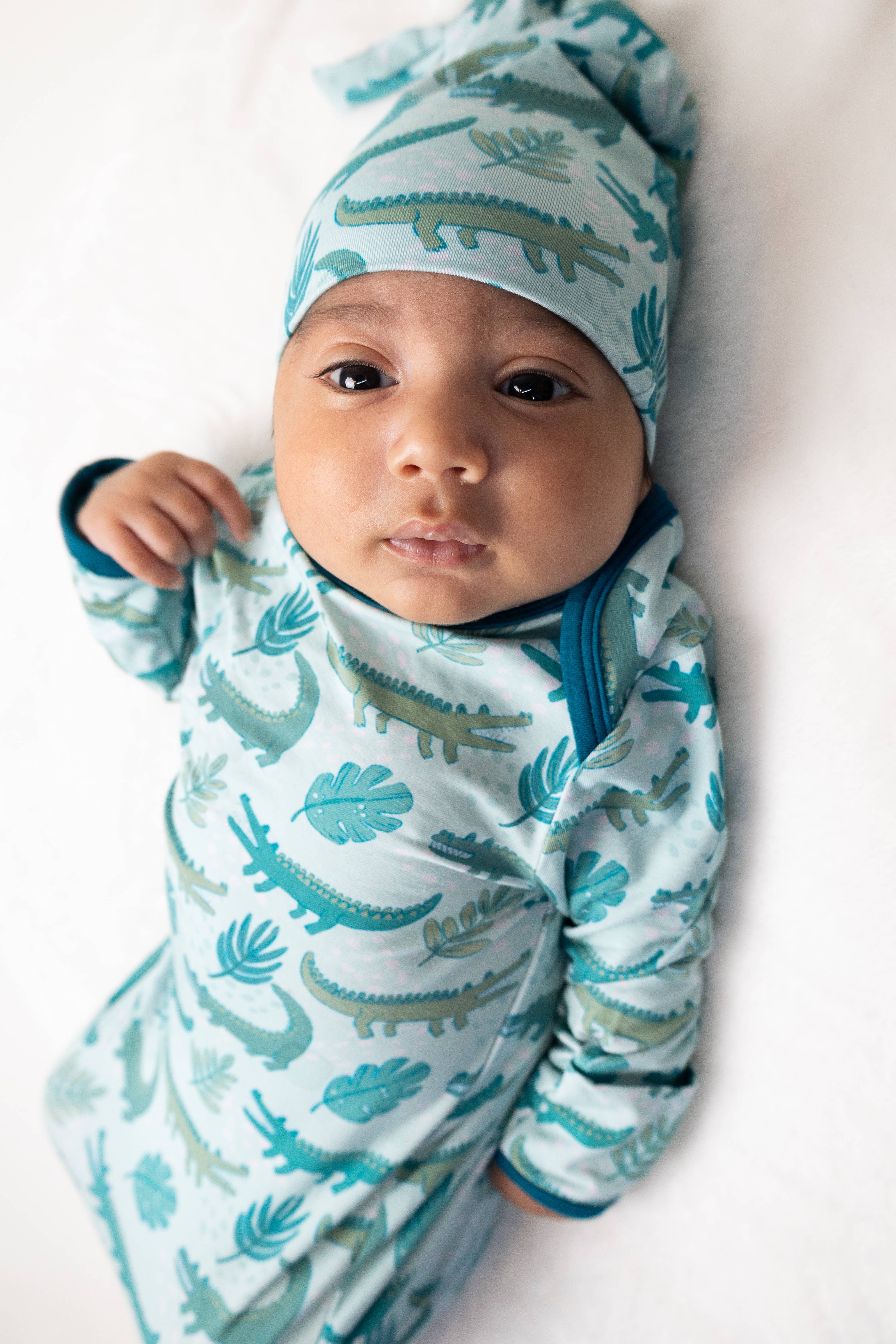 Green Later Gator Alligator Bamboo Gown and Hat Newborn Baby Set for wholesale on Faire1