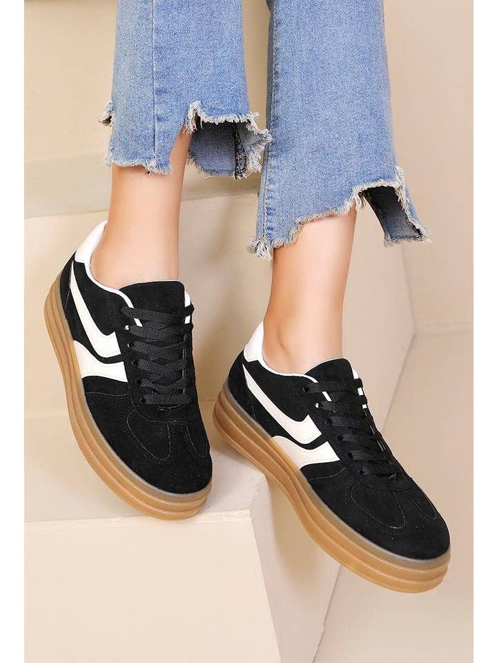 No Doubt Shoes – wholesale Lifestyle trainers – Women′s – WOMENS LACE UP GUM SOLE SIDE DETAIL CHUNKY SNEAKERS1