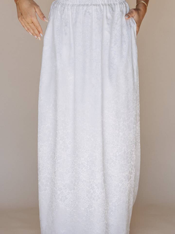 Saia Temple Hannah em Branco por atacado de Fehrnvi Apparel