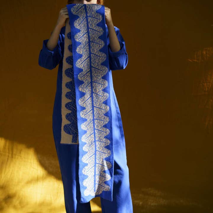 Donna Wilson – wholesale Scarf – Unisex – Leaf Scarf - Blue2