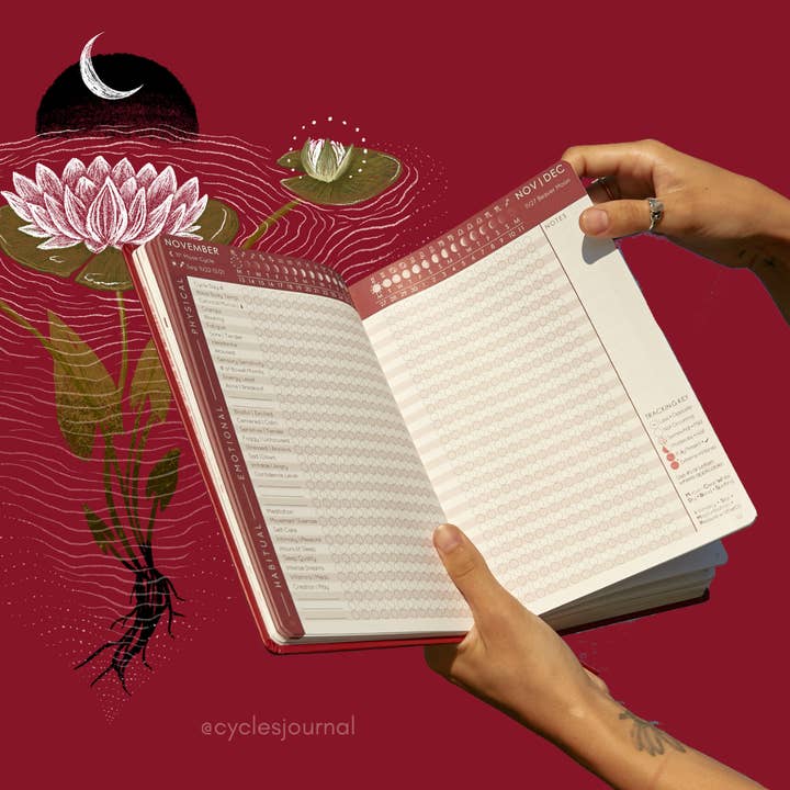 Cyclical Roots by Rachael Amber - Venta al por mayor Diario/agenda - Cycles Journal® 2025: planificador de seguimiento del ciclo menstrual y lunar