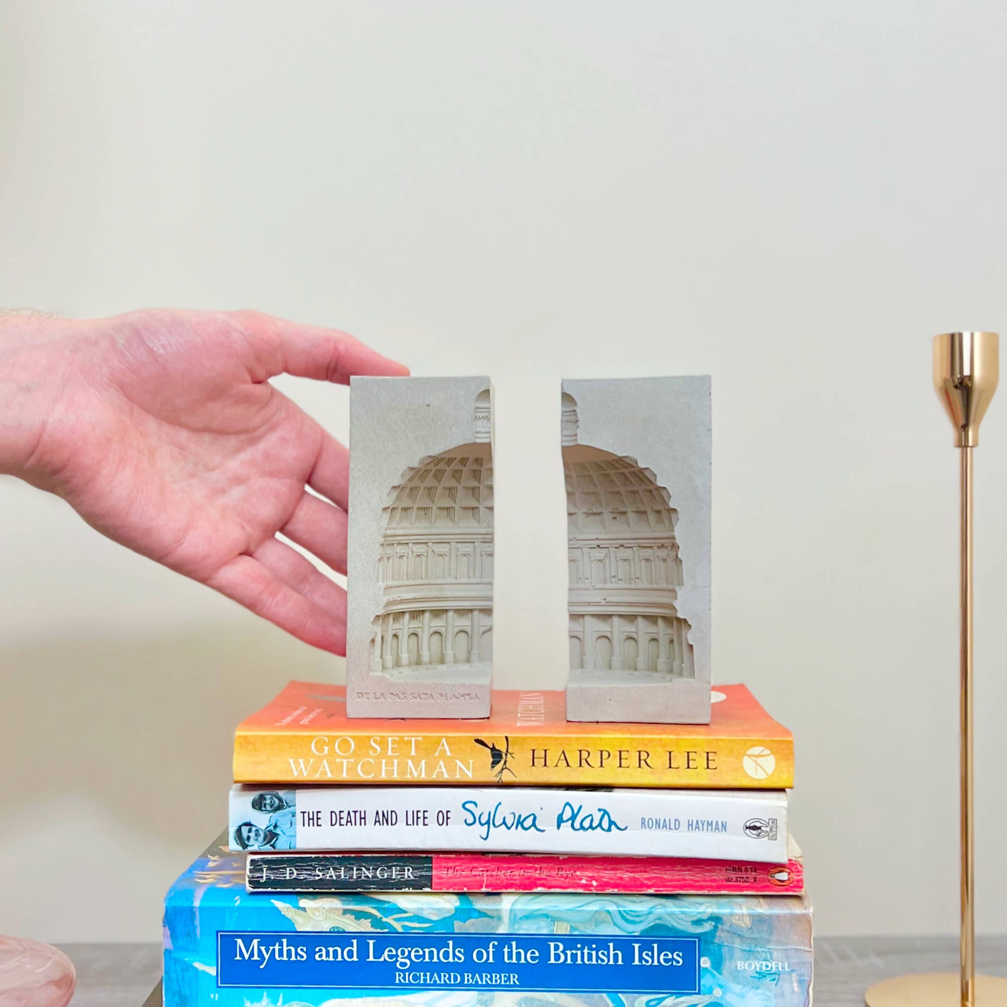 Eli and Things – Engroshandel Bogstøtte – Roman Dome Beton Bookends - Arkitektonisk bogafslutning10
