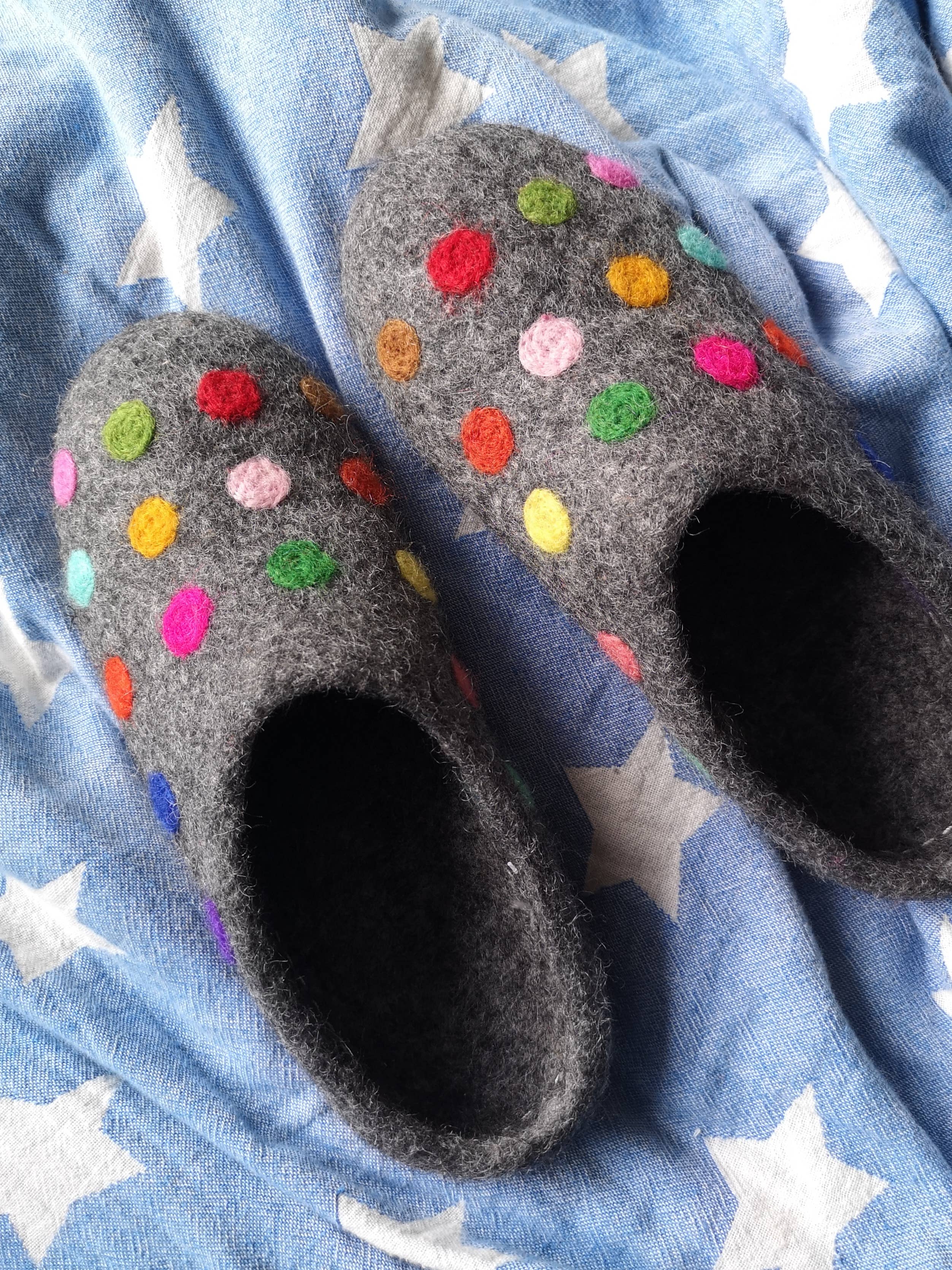 Cool Trade Winds – wholesale Slippers – Women's – Spotty Felt Mule Slippers1