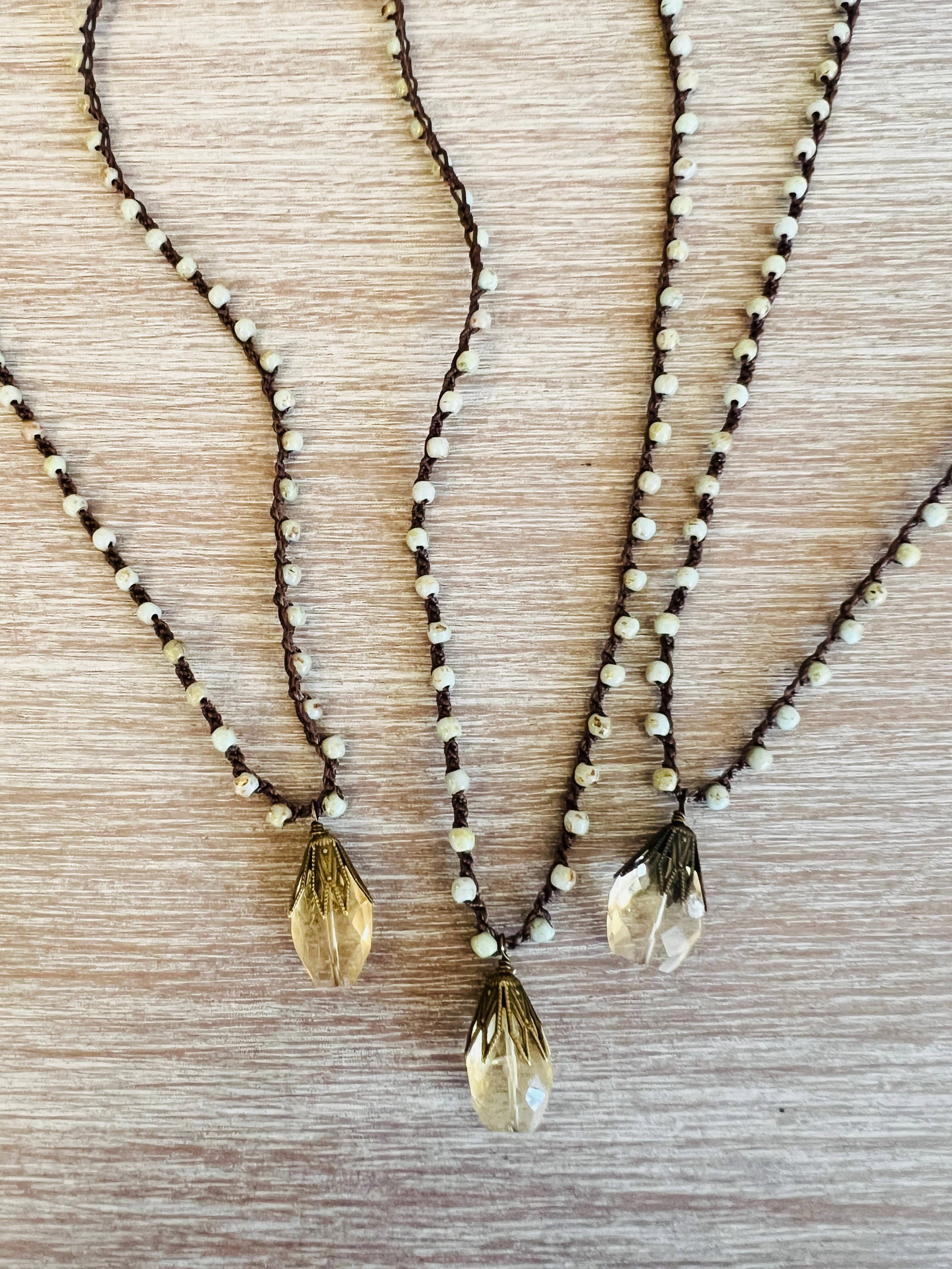 Twist Style - Vente Colliers à pendentif - Collier en citrine à facettes avec cristal tchèque vert sable1