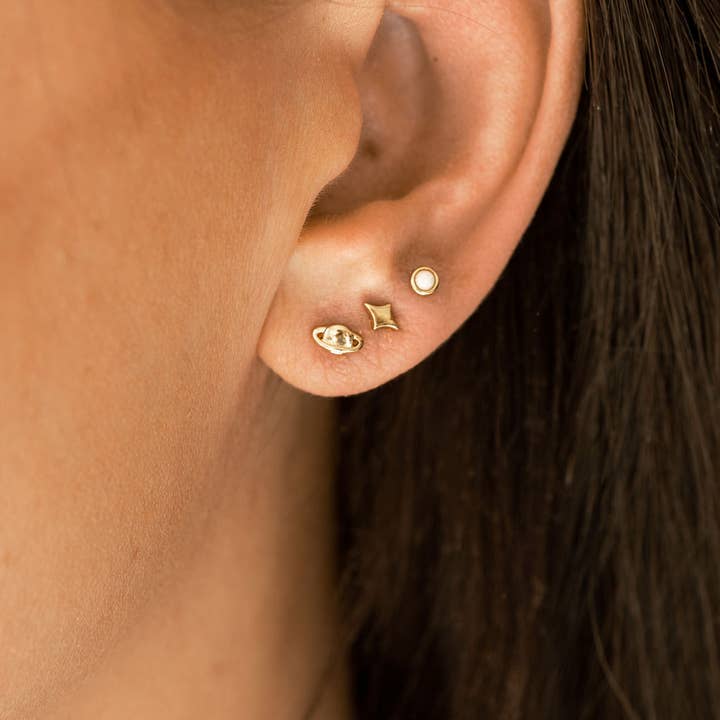 The Land of Salt – Brincos de pino por atacado – Brincos Saturn Planet em Ouro1