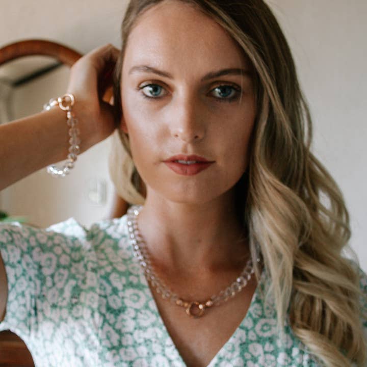 Collier Opéra Petite Cristal Rose 49cm pour la vente par KAGI