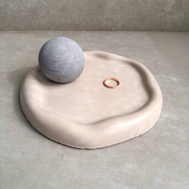 Minimal Loot Design – wholesale Smyckesfat – VÅGIG betongbricka, oregelbunden tallrik, fånga alla brickor, blob-smyckesdisplay, organisk japandi-dekor, molnprydnadsbricka, kurviga cementvaror
