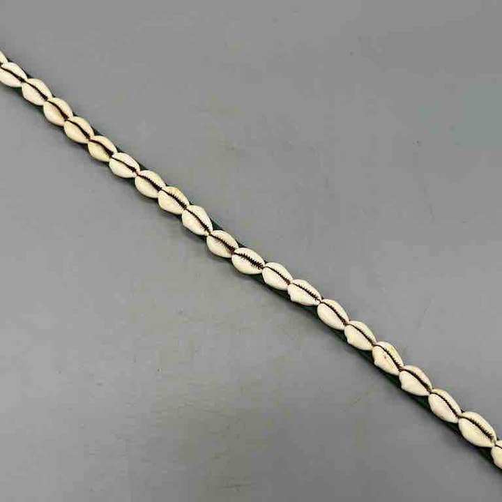 The Niger Bend – Großhandel Gürtel – Damen – Schmaler afrikanischer Krawattenverschluss aus echtem Kaurimuschelleder27