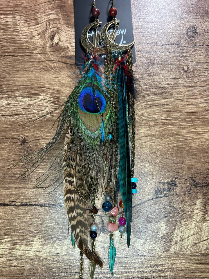 Brincos Pendentes com Falsas Penas de Pavão por atacado de BeadnikRow