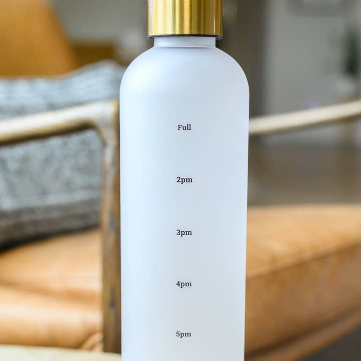 Sippin' Pretty 32 oz Translucent Water Bottle in White & Gold and other Purchase Wholesale white water bottles. Free Returns & Net 60 Terms on Faire trending on Faire.
