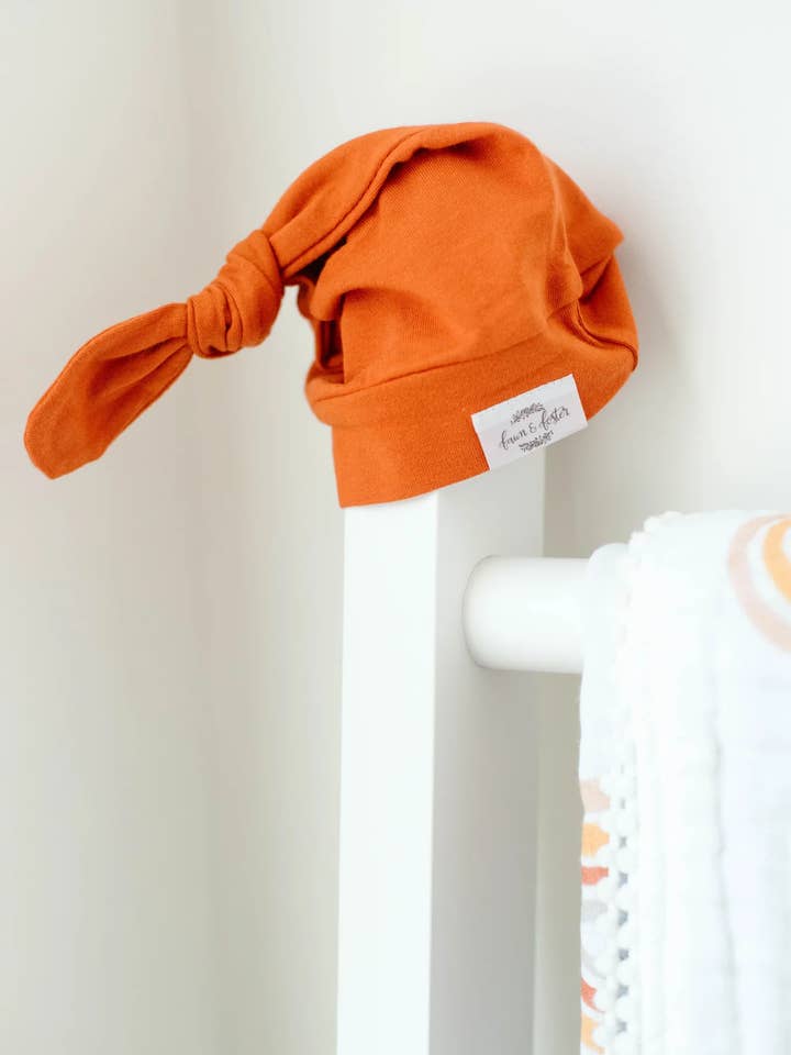Fawn & Foster - Vente Ensemble gigoteuse – bébé - Robe nouée biologique pour bébé+chapeau haut de forme nouée - Rouille