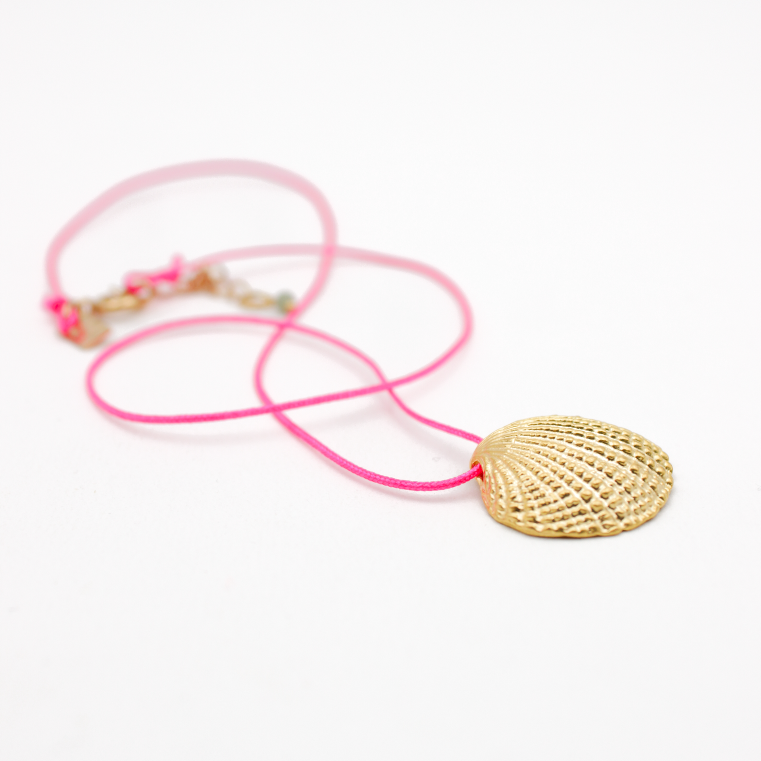 L'Atelier des Dames - Wholesale Pendant/Charm Necklace - Long shell necklace - CARLA0