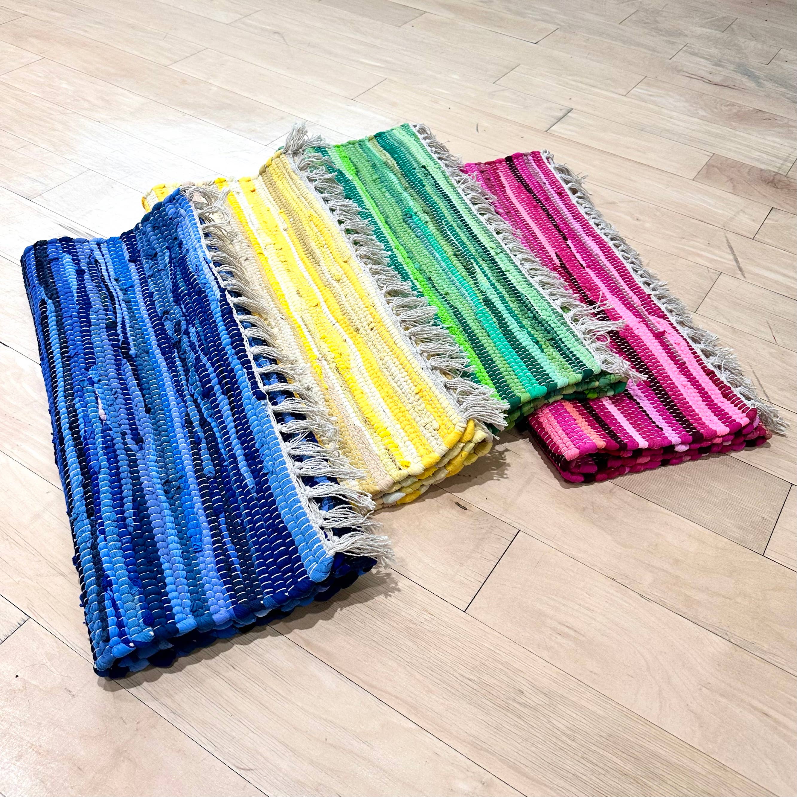 India Handicrafts Inc - Wholesale Area Rug - Fringe Jute Rugs, Assorted Colors, Set of 42