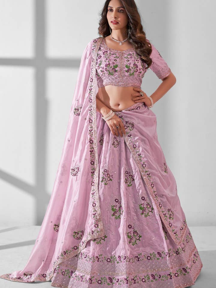 Lehenga Choli in Organza Ricamato con Fiori Rosa Chiaro e Blu per Festival e Matrimoni Indiani - Lavoro di Ricamo con Paillettes, Lavoro di Ricamo a Filo per la vendita all'ingrosso da parte di HATKE BRIDE
