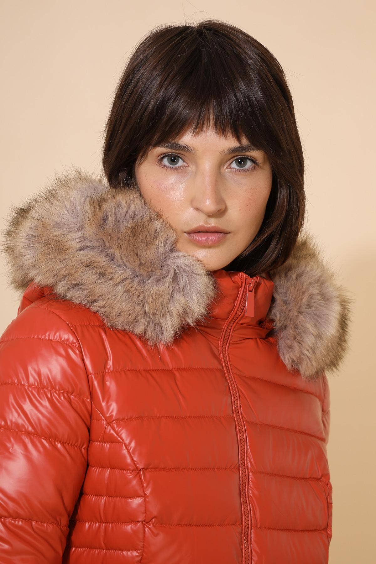 Attrait Paris - Wholesale Jacket - Women's - Metallic short puffer jacket with faux fur hood30