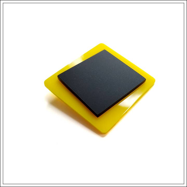 Broche TOM ligne COULEURS PRIMAIRES pour la vente par ALEX+SVET