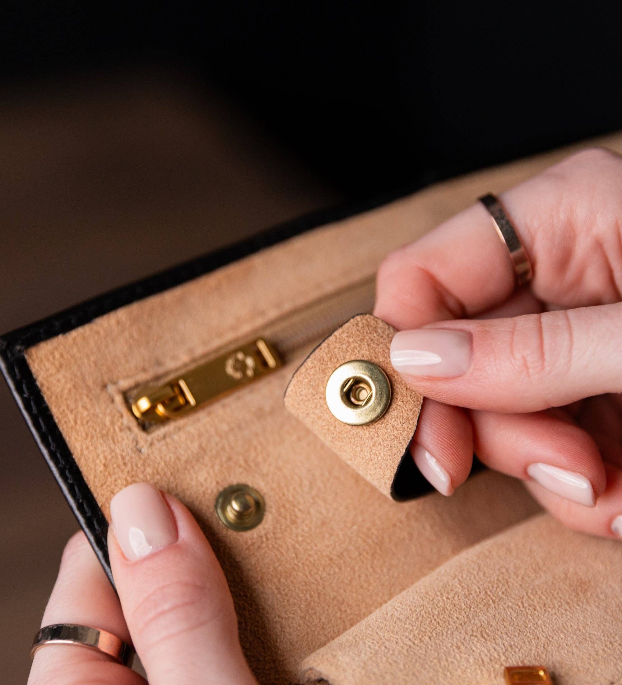 Time Resistance - Venta al por mayor Joyero/organizador de joyas - Estuche de Viaje para Joyas de Cuero para Mujer - Madame Bovary3