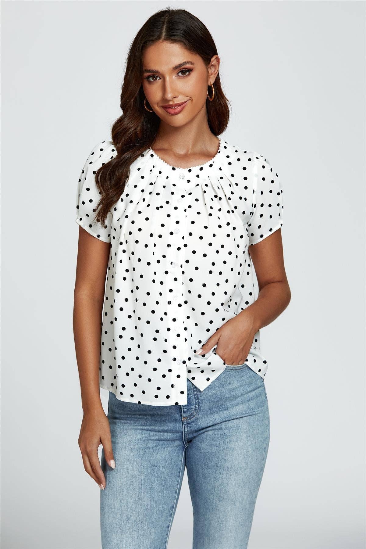 Blanc Haut à manches courtes à pois en blanc en vente sur Faire0