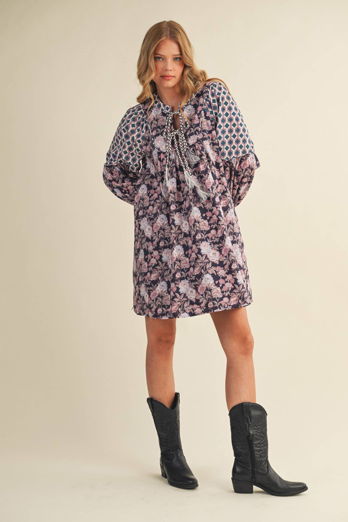 &MERCI - Wholesale Dress - Women's - FLORAL CONTRAST SLEEVE MINI DRESS MDR41695