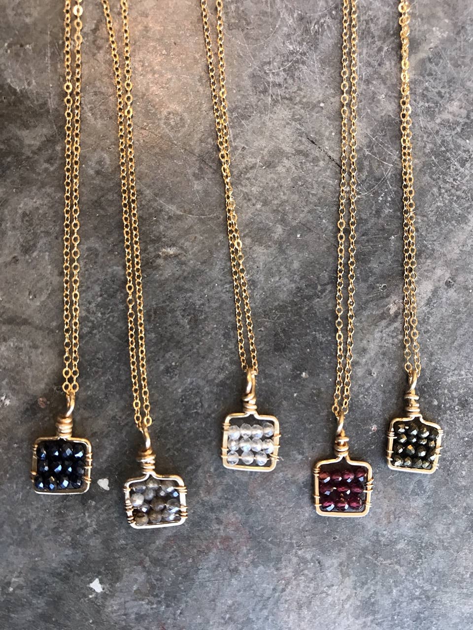 Sonya Renee Jewelry - Vendita all'ingrosso Collana con ciondolo/pendaglio - Collana Posh Micro Quadrata1