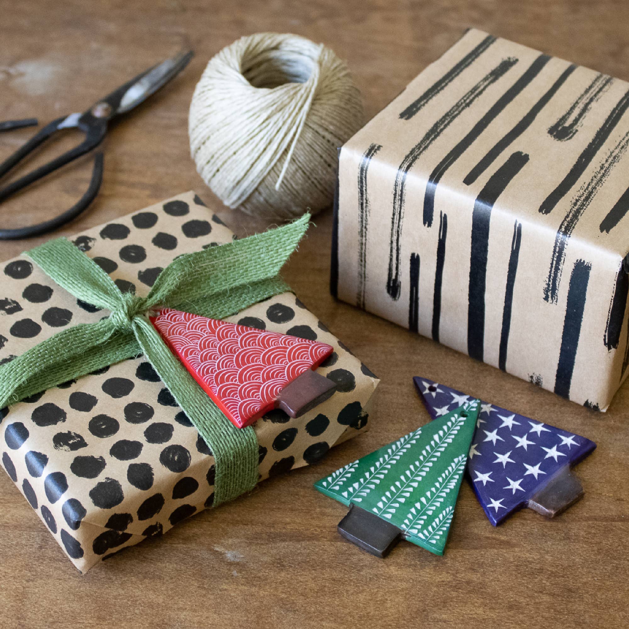 Venture Imports LLC - Wholesale Ornament Set - Christmas Tree Ornaments2