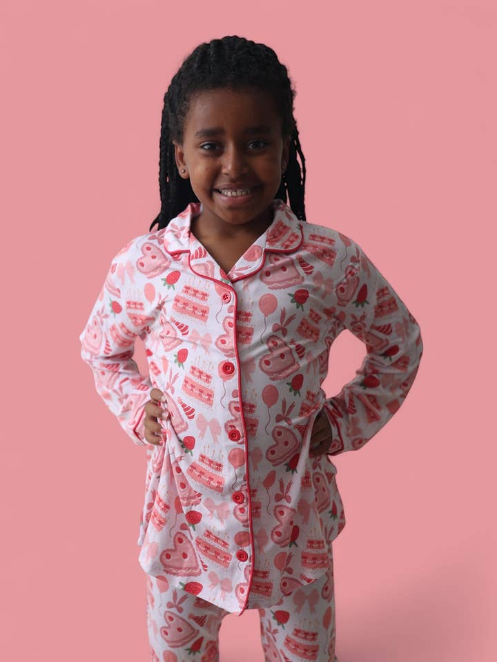 ENSEMBLE ÉVASÉ RÊVE D'ANNIVERSAIRE SUCRÉ AUX BAIES POUR FILLE pour la vente par Dream Big Little Co.