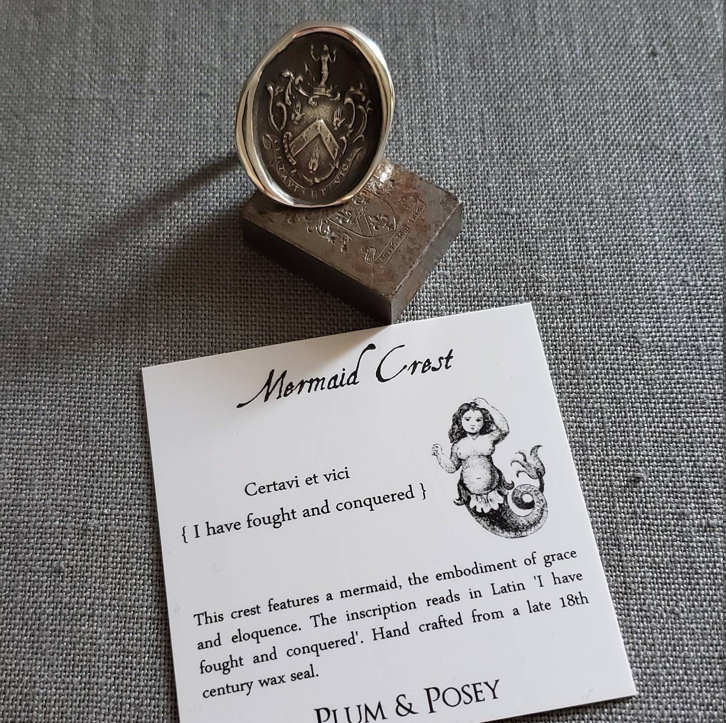 Plum and Posey - Venta al por mayor Anillos grandes/de cóctel - Anillo con escudo de sirenas - Lucha tus batallas3