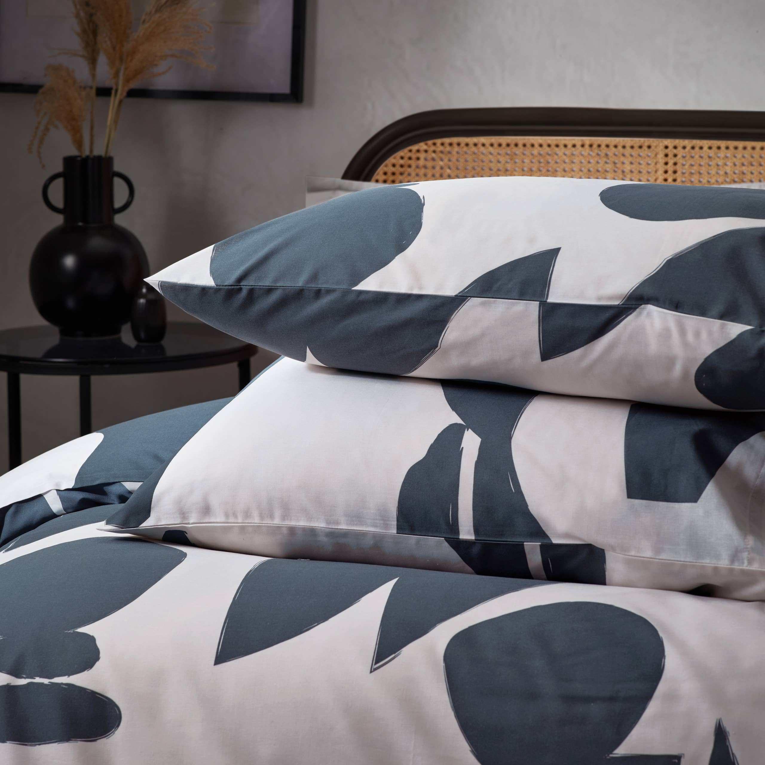 Meta Abstract Cotton Rich Duvet Cover Set Dusk for wholesale on Faire3