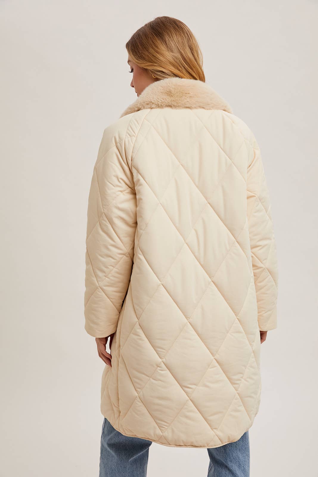 Bluivy - Wholesale Pufferjack - Dames - GEWATTEERDE MIDI-PUFFERJAS MET KRAAG VAN IMITATIEBONT EN KNOOPSLUITING13