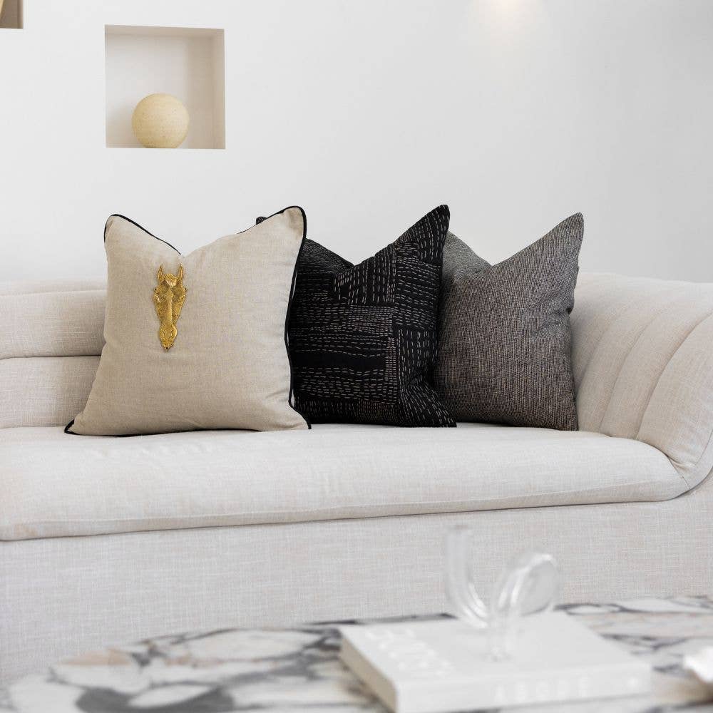 BHD HOME - Vente Coussin décoratif - Coussin d’Appui tête de cheval en métal naturel et noir 55 x 55 cm3