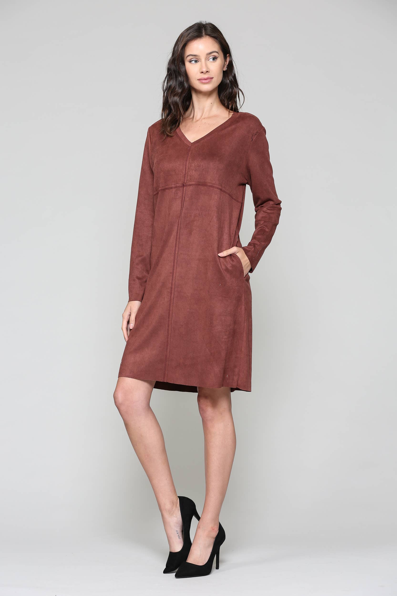 Joh Apparel – wholesale Klänning - Dam – Aurora Stretch V-ringad mocka klänning med fickor30