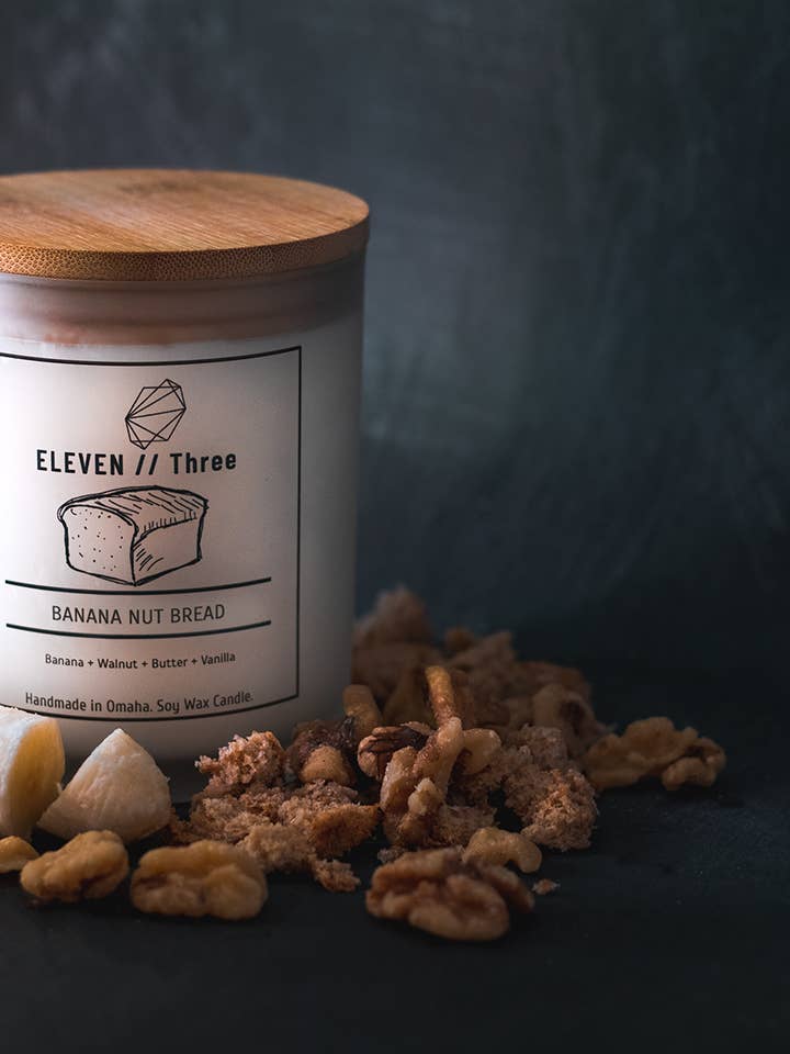 PAIN AUX BANANES ET NOIX pour la vente par ELEVEN//Three