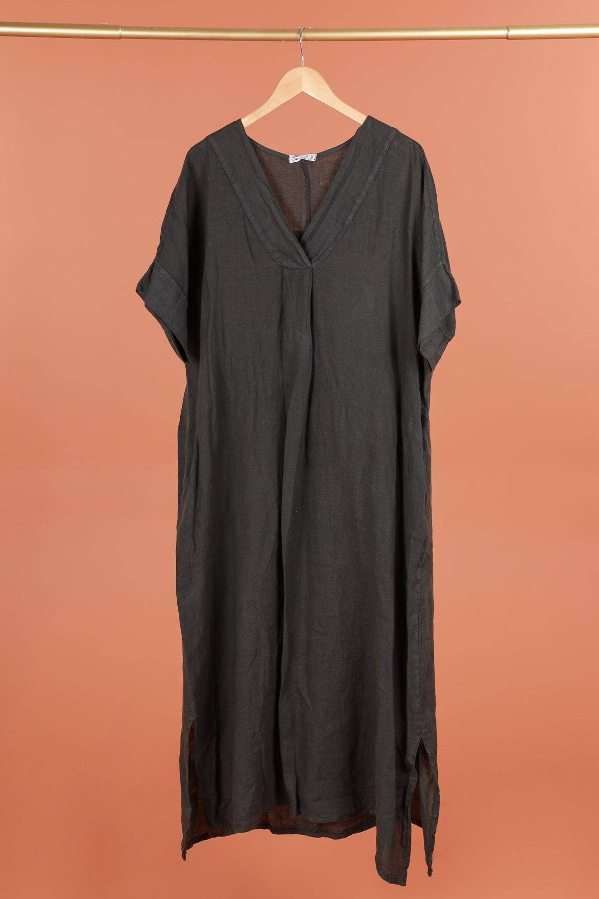 la maison des fibres naturelles - Wholesale Dress - Women's - Long dress v-neck 62733 100% linen65