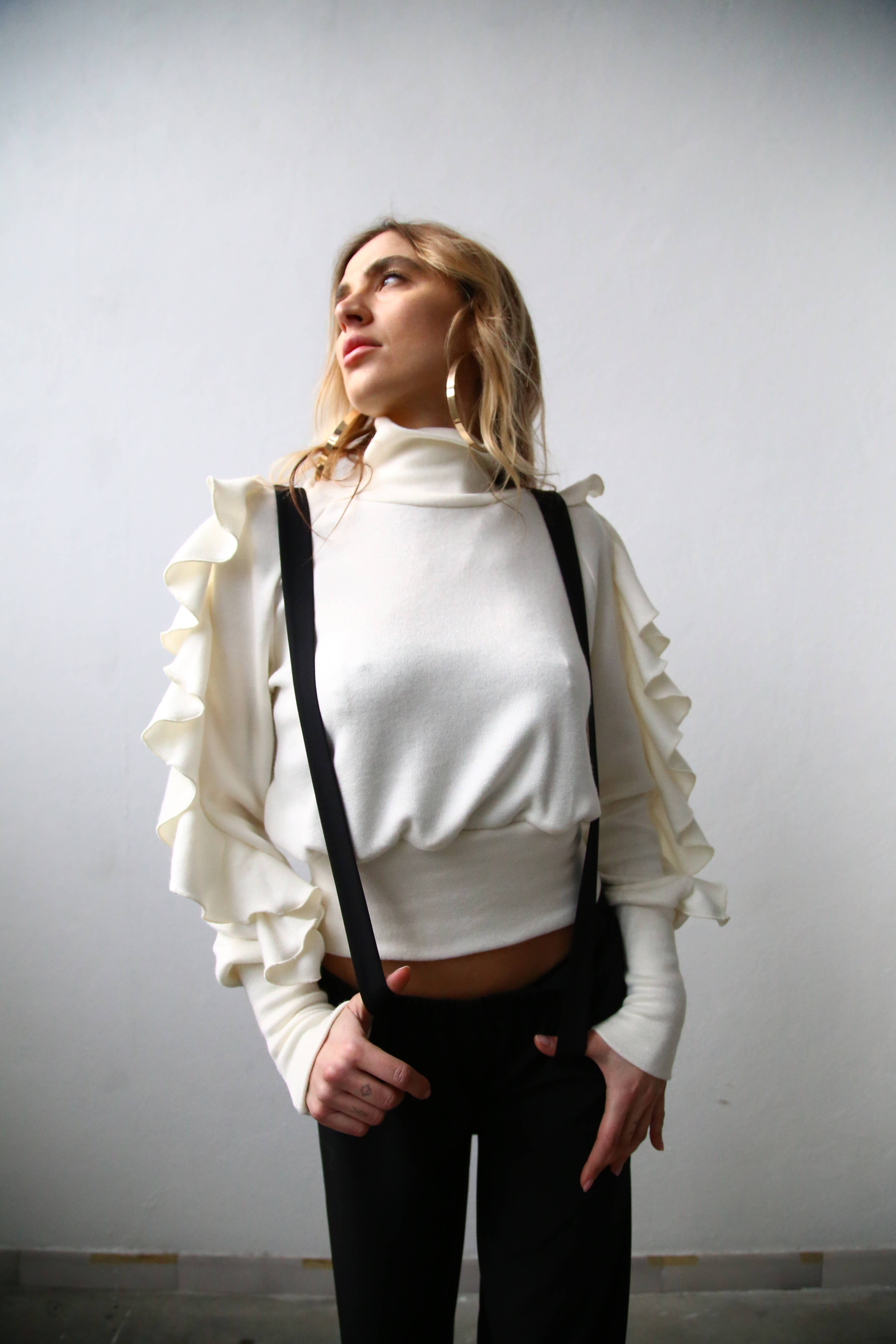 Vit Oslo raglantröja med volangärmar och polo, vit för wholesale på Faire4